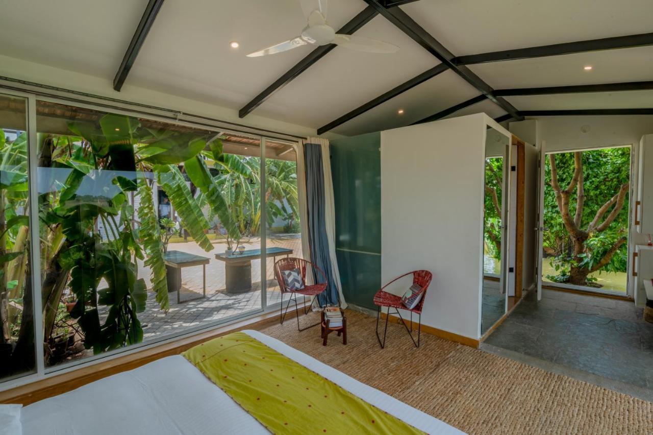 Saffronstays Onellaa, Nashik - Infinity Pool Villa Surrounded By A Vineyard Exterior photo